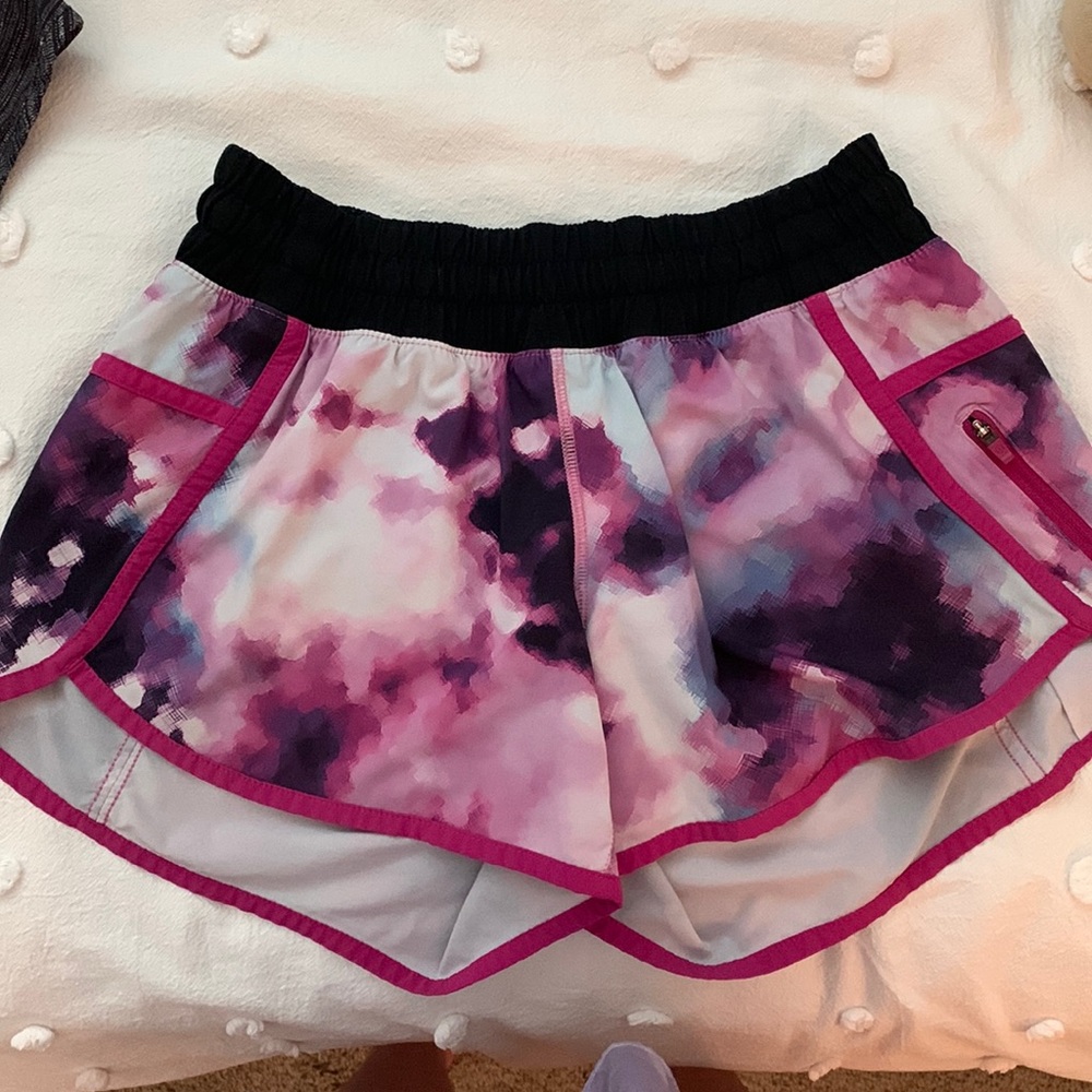 Lululemon Tracker Low-Rise Lined Short 4"